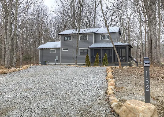 Embrace Nature In This Cozy Cabin With Fire Pit In Monteagle, Tennessee
