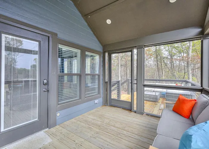 Stunning Mountain Tiny House Beautifully Design Ideal For Nature Lovers In Tennessee