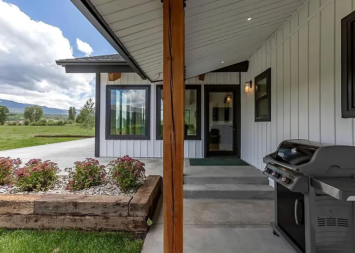 Scenic Riverside Cabin With Private Trail Access And Fly Fishing Near Alpine, Wyoming