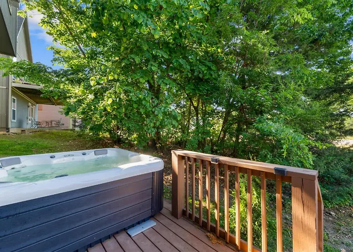 Hickory Hideaway With Communal Pool Access