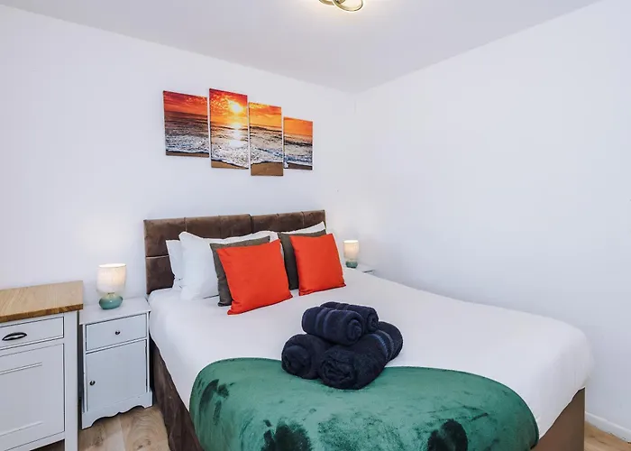 Ancoats Eden City Centre - Free Parking - Contractor Business Stay - 2 Bath - 3 Bedroom Home
