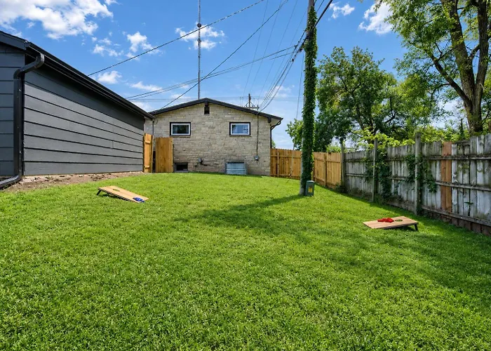 5Bd Retreat Near Unl And Dt With Backyard And Firepit