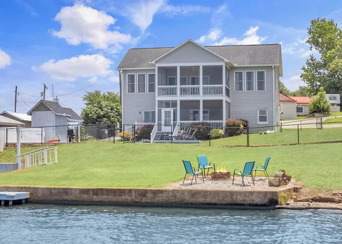 Lakefront Getaway With Dock, Pool, Sunset Games
