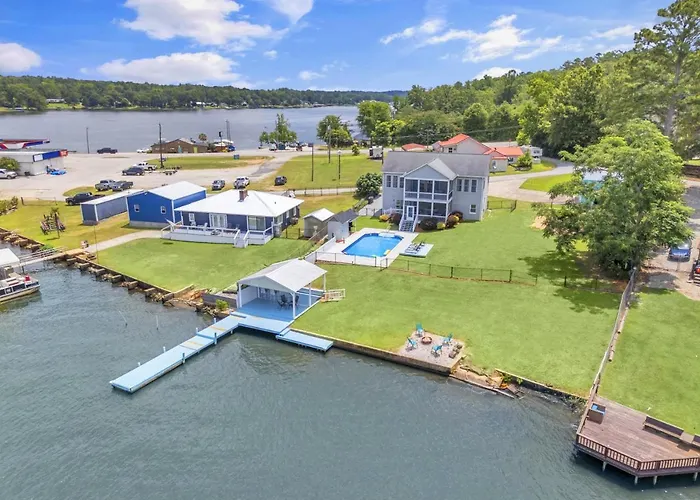 Lakefront Getaway With Dock, Pool, Sunset Games