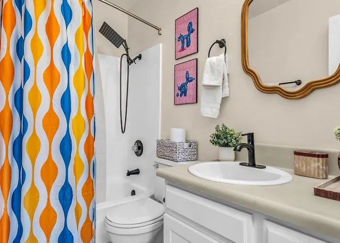 Mid-Century Stay With Pool ,Golf Retreat And Cool Comfort