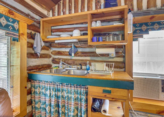 'Cedar Falls Cabin 1' Near Arbuckle Mtn Trails