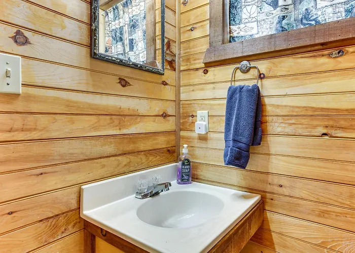 'Cedar Falls Cabins #6': Hillside W/ Views!