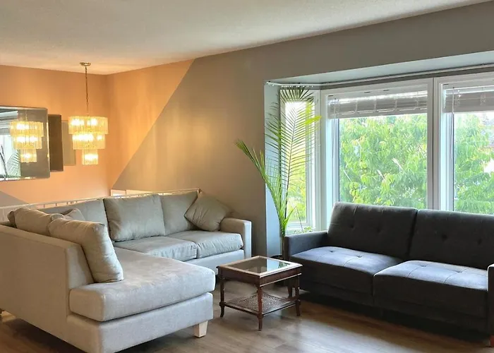 Suite With Own Entrance Kitchen Bathroom & Laundry