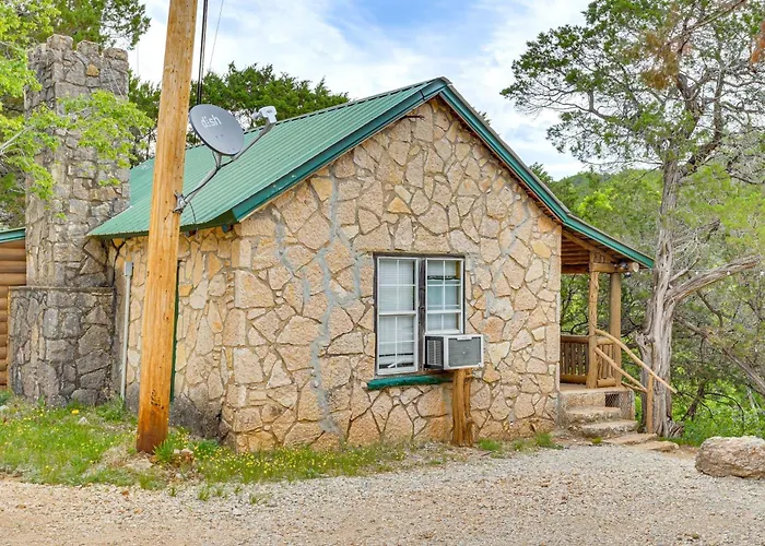 'Cedar Falls Cabin 1' Near Arbuckle Mtn Trails