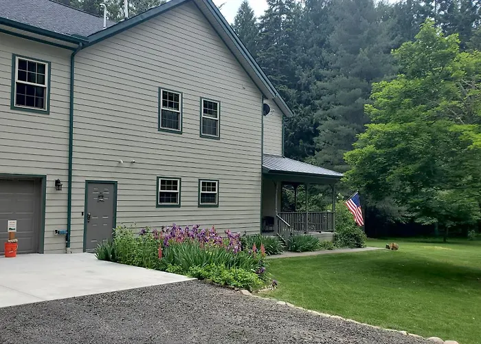 Ahrs Creek Retreat In The Timber