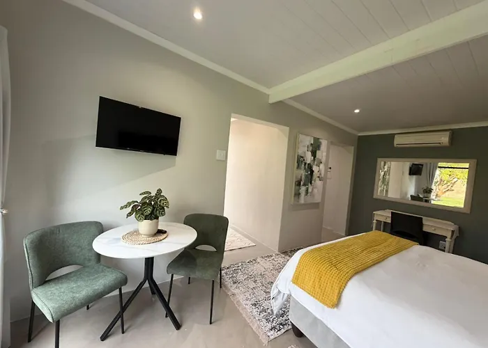 Mccrae'S Garden Suite