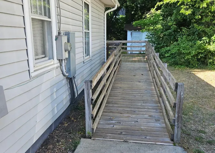 Next To Downtown Greensboro Bungalow Rooms