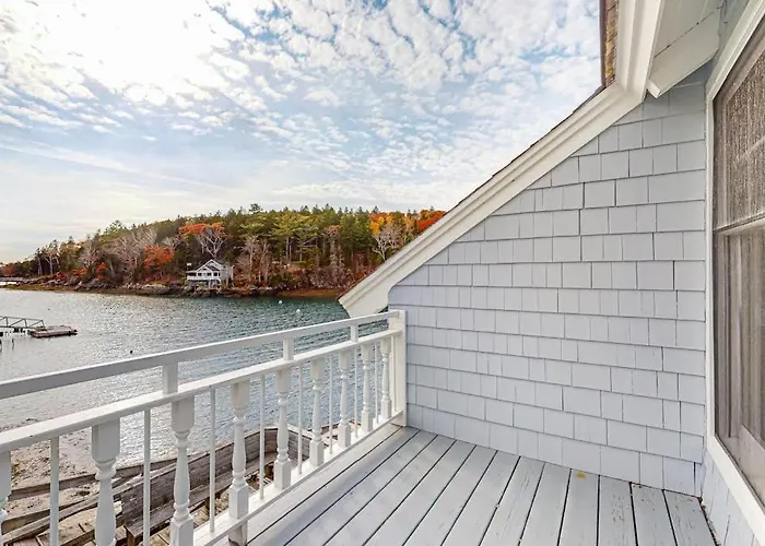 Enchanting Oceanfront Cottage With Breathtaking Views And Modern Comforts
