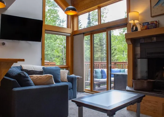 Escape To “Shared Summit” On Minnesota'S North Shore