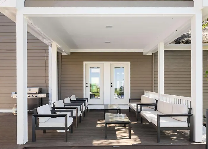 Luxury Lakeview Retreat Hot Tub Gym & Theatre