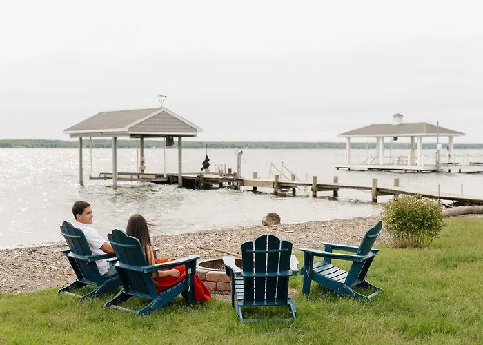 Katies Cottage Lakefront Stay With Hot Tub And Kayaks