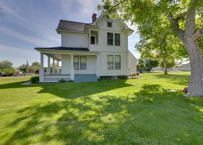 2 Mi To River: Historic Clarkston Home W/ Views!