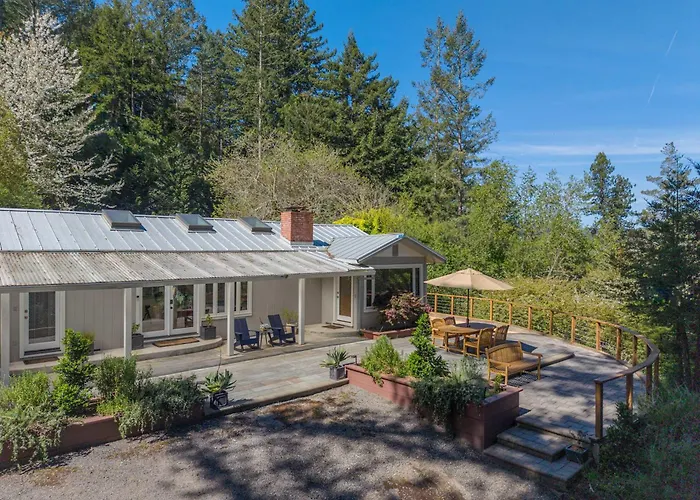 Stylish 3Br Retreat Close To Coast & Wineries