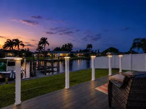 Waterfront-Family & Pet Friendly For 6