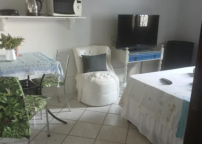 Quarto com cama Queen casal Casa da Mari 2