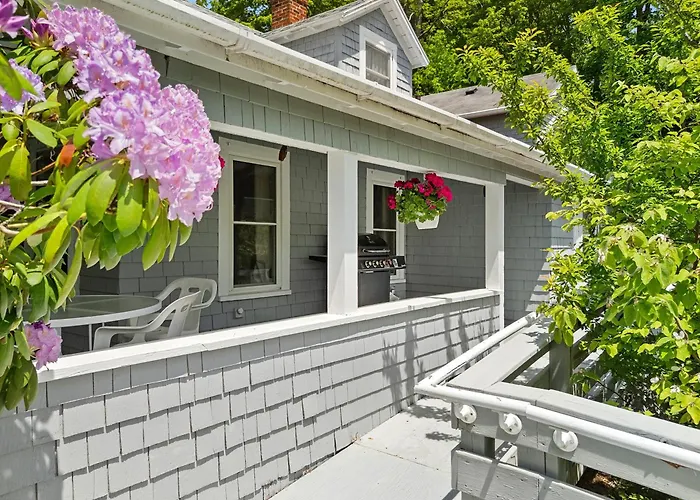 Bright, Spacious Getaway With Full Kitchen, Furnished Porch & Wifi - Near Trails
