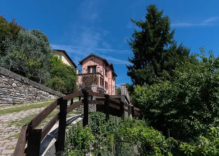 Pink Villa - By Myhomeincomo