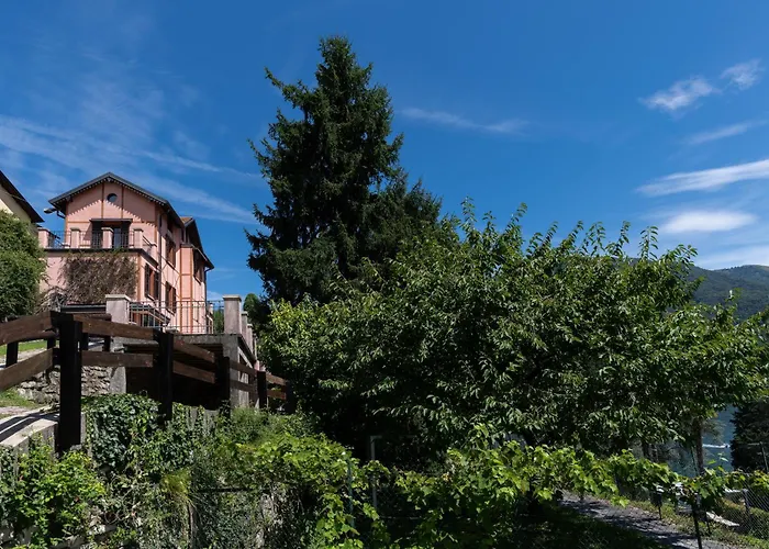 Pink Villa - By Myhomeincomo