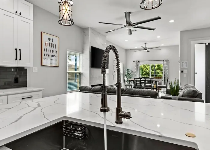 Stunning 4Br Home Near The Bay!