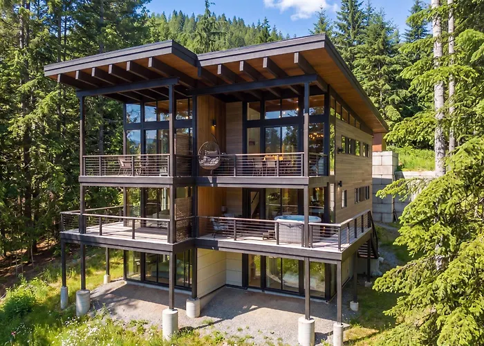 Ski-In/Out Mountain Home W/ Hot Tub, Near Seattle