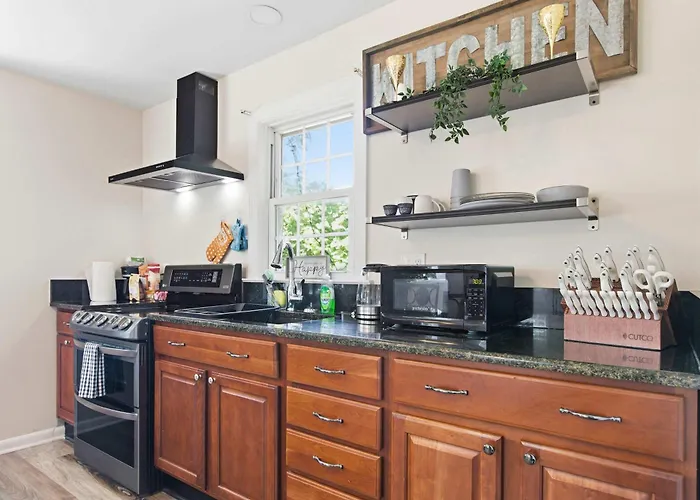 Waterfront Views With King Bed In Solomons Island