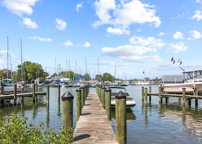 Waterfront Views With King Bed In Solomons Island