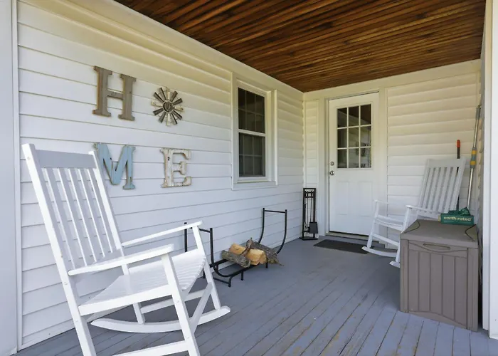 Hot Tub Fenced Yard Perfect Family Retreat Near Chagrin Falls