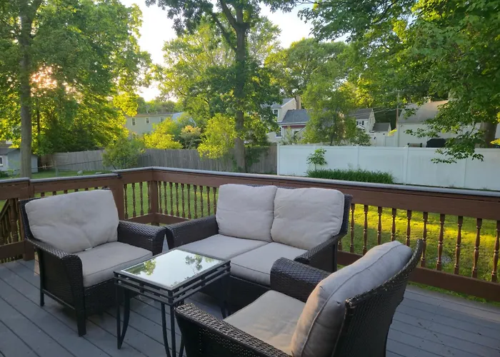 Modern Upper-Level Oasis