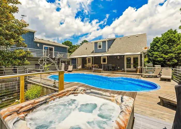 7585 - Roanoke Island Retreat