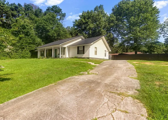 3Br, 2Ba, 6 Beds, 5 Min From Fort Novosel