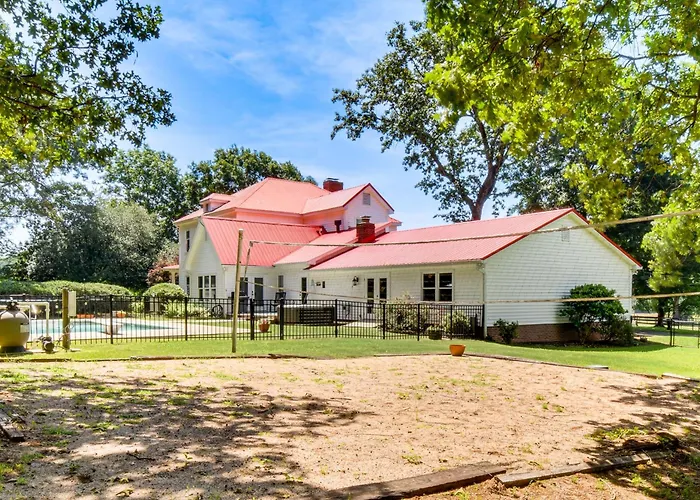 Historic Farmhouse: Memorable Moments Near Clemson