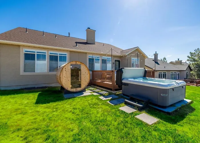 Spacious Retreat - Game Room, Theatre, Sauna, Bbq