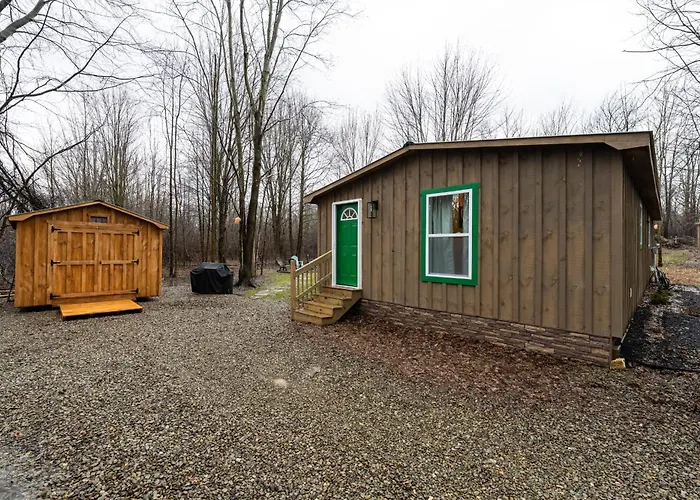The Little Cabin On Old Main Rd