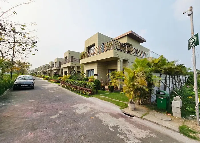 Meerah Mahal Entire Luxurious Aqua Golf Villa 32