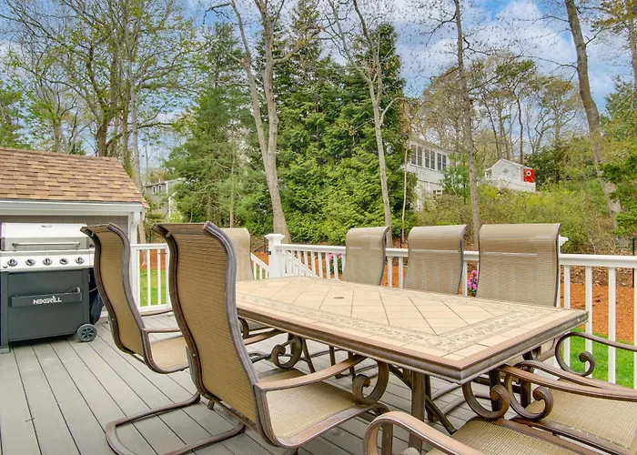 Walk To Sagamore Beach! Curated + Spacious Cottage