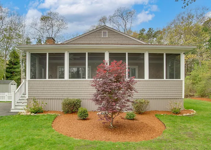 Walk To Sagamore Beach! Curated + Spacious Cottage