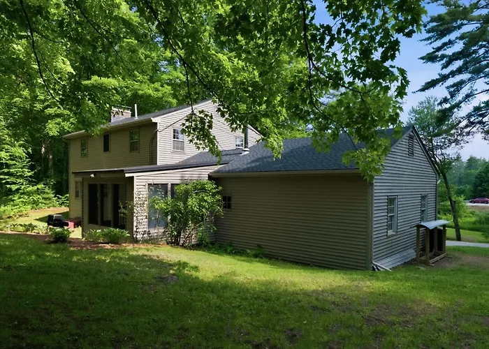 Lakes Region, Canoe & Fire Pit, Dog Friendly