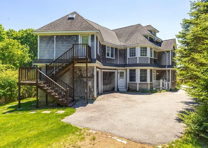 Town & Tide Home For 8