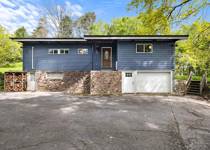 Peaceful Lakeview Cottage Lake Access & Fire Pit