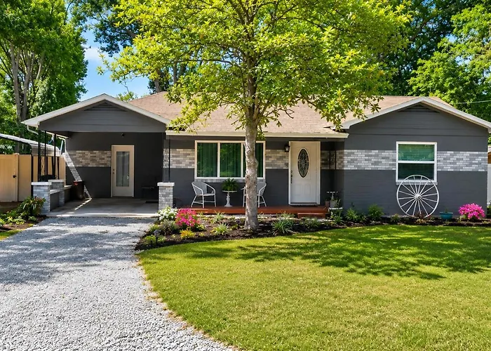 Cozy Cottage - Sleeps 8 - Close To Silver Springs & Wec