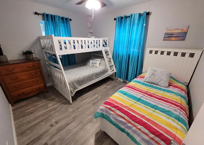 Cozy Cottage - Sleeps 8 - Close To Silver Springs & Wec