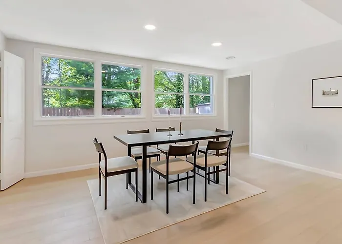 Modern 3Br With Big Kitchen & Tv Rm