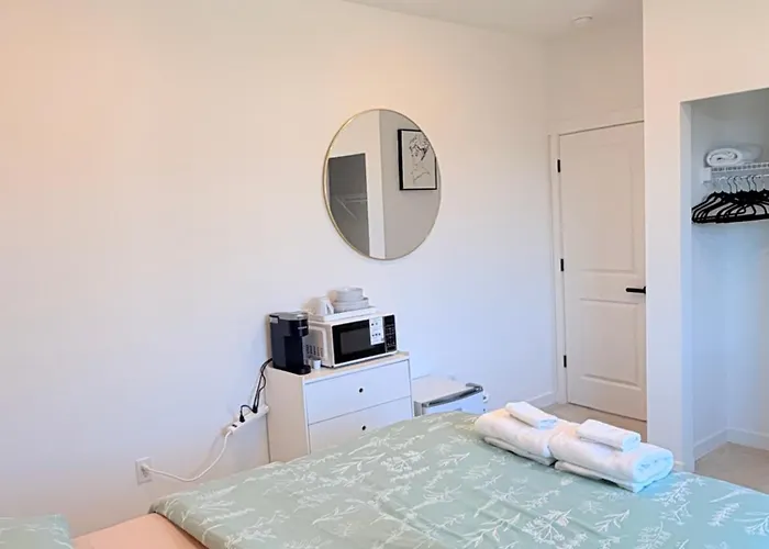 Cozy Retreat, Room 2, In Shared Home, Near Mt Rainier, Seattle, National Parks