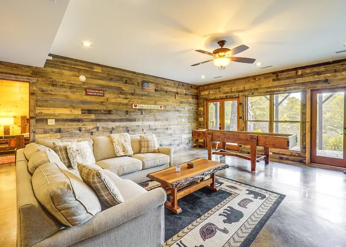 Game Room + Deck: Spacious Spruce Pine Retreat!