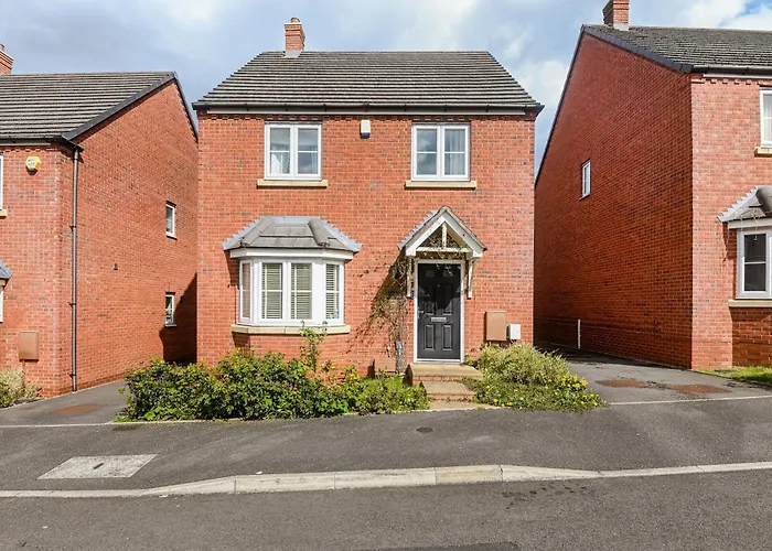 4Bd Spacious Detached House In Birmingham Suitable For Contractors And Family'S With Free Parking On Private Drive Sleeps 9
